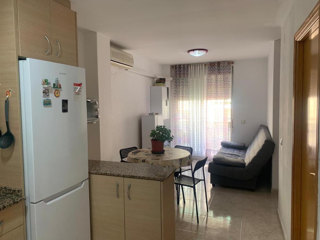 Alquilo Hermoso Apartamento En La Paradisiaca Oropesa Del Mar, 2Habitaciones, 1 Bano, Cocina, Salon, Aire Acondicionado Y Balcon A 400 Metros De La Playa Morro De Gos, Muy Cerca De Supermercados, Comercios Y Bares Exterior foto